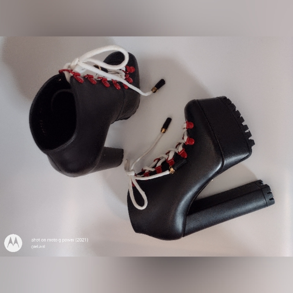 ON HOLD ๐ Gucci "Kayla" Calfskin Lifford Lace Up Boots - Picture 3 of 16